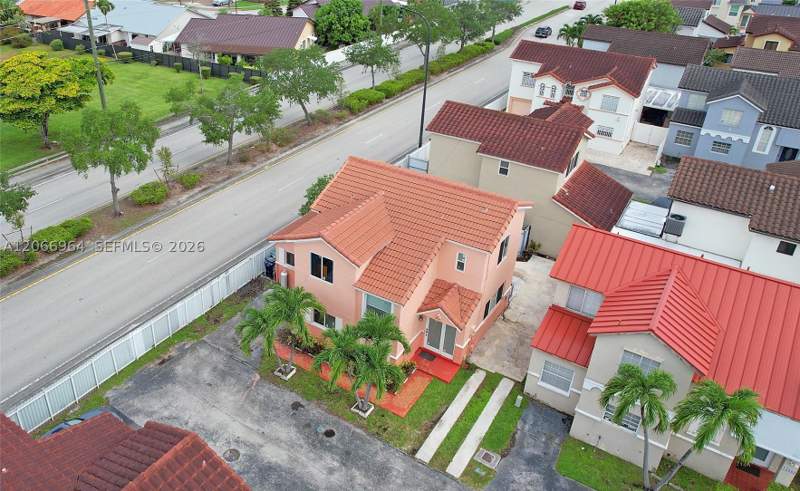 4 bedroom SingleFamilyResidence at 12693 NW 8th Ter, Lake Pointe Sec 4, Miami — photo 2