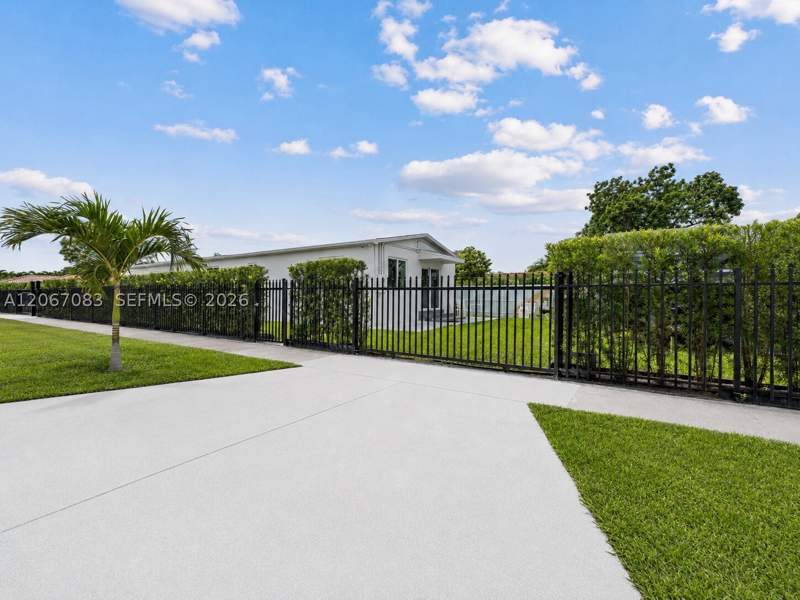 3 bedroom SingleFamilyResidence at 3930 W 2nd Ave, Plat Of Anacris, Hialeah — photo 2