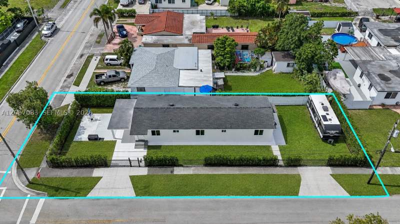 3 bedroom SingleFamilyResidence at 3930 W 2nd Ave, Plat Of Anacris, Hialeah — photo 4
