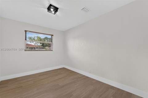 1583 NE 152nd St, North Miami Beach FL - photo 14 of 39