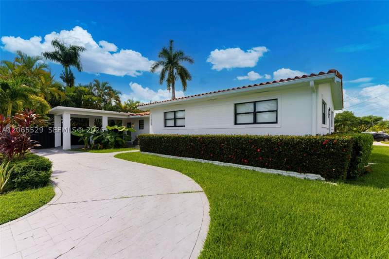 4 bedroom SingleFamilyResidence at 11420 NE 4th Ave, Yancey Replat, Miami — photo 2