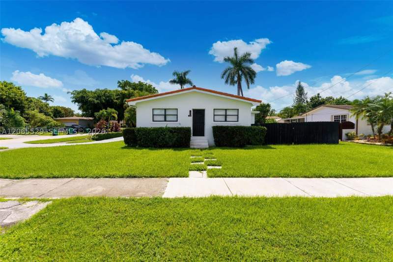 4 bedroom SingleFamilyResidence at 11420 NE 4th Ave, Yancey Replat, Miami — photo 3