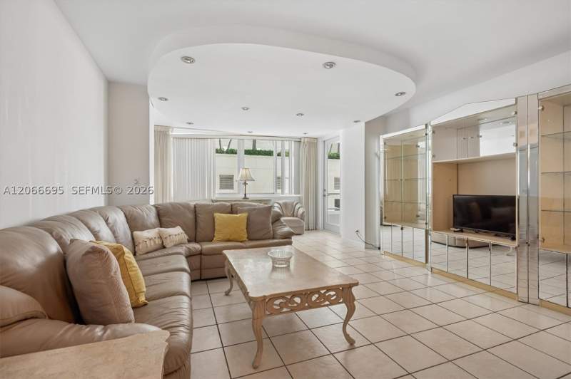 2 bedroom Condominium at 5005 Collins Ave 424, The Carriage Club North C, Miami Beach — photo 3