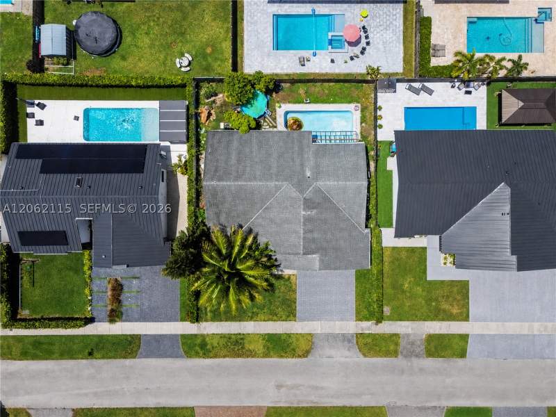 4 bedroom SingleFamilyResidence at 9712 SW 133rd Pl, Calusa Club Estates 5th A, Miami — photo 2