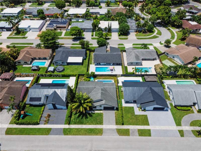 4 bedroom SingleFamilyResidence at 9712 SW 133rd Pl, Calusa Club Estates 5th A, Miami — photo 3