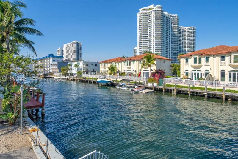 2 bedroom Condominium at 4000 NE 170th St 200, Eden Point North Condo, North Miami Beach — photo 2
