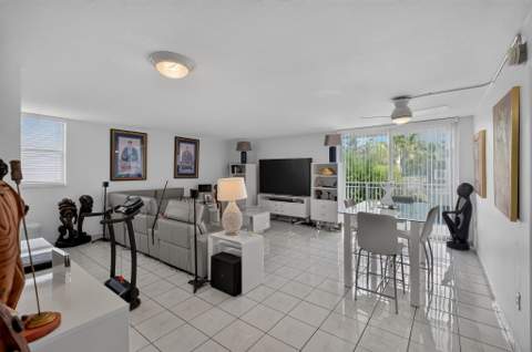 1045 10th Street 301, Miami Beach FL - photo 16 of 44
