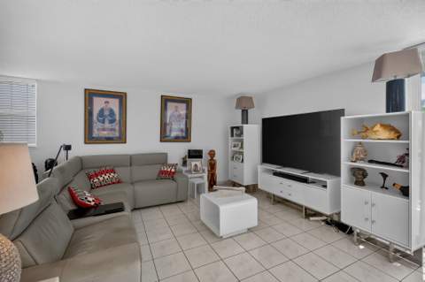 1045 10th Street 301, Miami Beach FL - photo 17 of 44