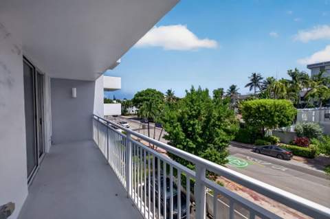 1045 10th Street 301, Miami Beach FL - photo 6 of 44