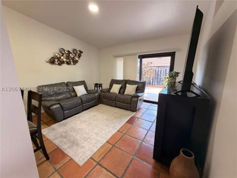 6641 NW 174th Ter, Hialeah FL - photo 6 of 32