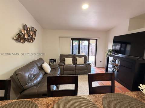 6641 NW 174th Ter, Hialeah FL - photo 7 of 32