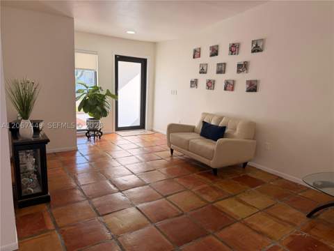 6641 NW 174th Ter, Hialeah FL - photo 8 of 32