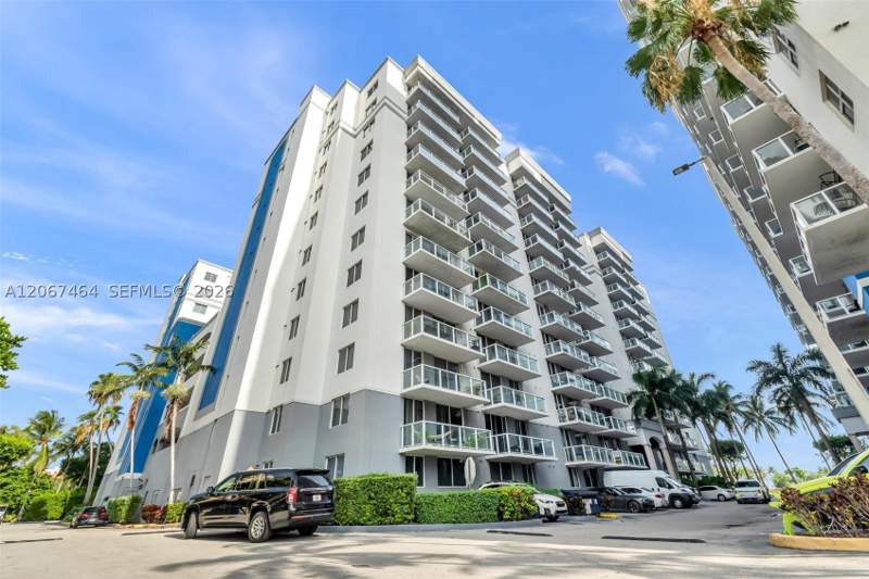 2 bedroom Condominium at 5091 NW 7th St Ph-02, Blue Lagoon Condo, Miami — photo 3