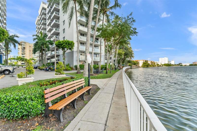 2 bedroom Condominium at 5091 NW 7th St Ph-02, Blue Lagoon Condo, Miami — photo 4