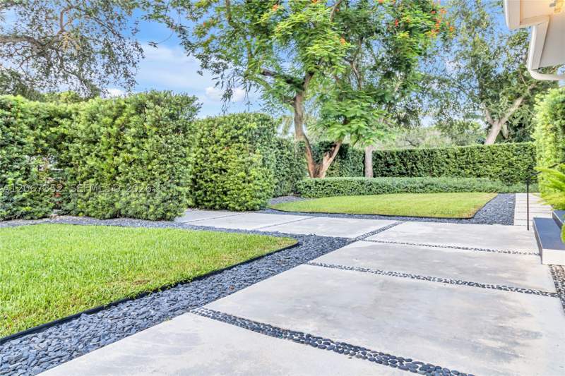 4 bedroom SingleFamilyResidence at 460 NE 50th Ter, Bayshore Plaza Unit 5, Miami — photo 3