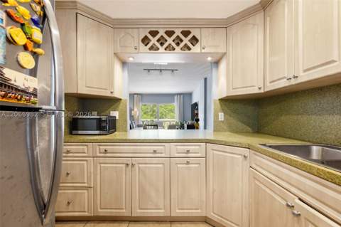 100 Edgewater Dr 309, Coral Gables FL - photo 8 of 22