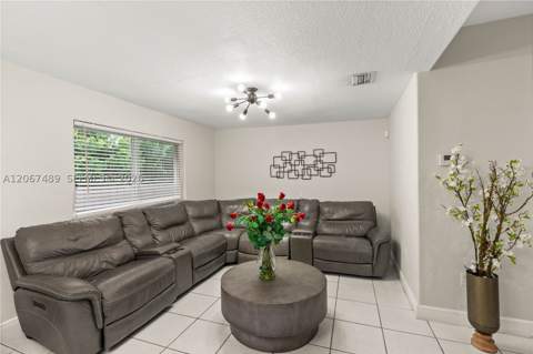 9840 NW 28th Ter, Doral FL - photo 16 of 39