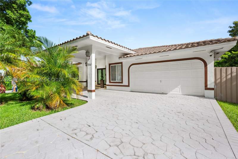 4 bedroom SingleFamilyResidence at 9840 NW 28th Ter, Vanderbilt Park Amd Pl, Doral — photo 2