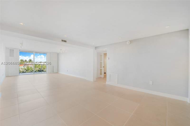 2 bedroom Condominium at 210 Sea View Dr 409, Cape Florida Club Condo P, Key Biscayne — photo 2