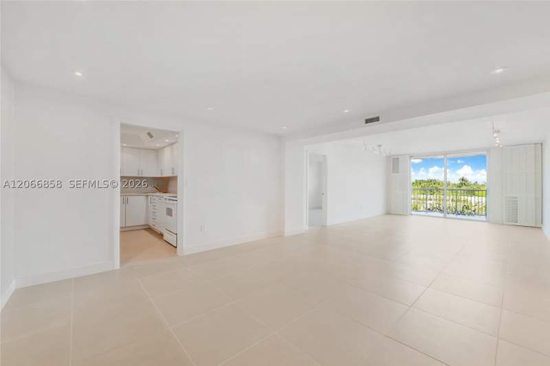 2 bedroom Condominium at 210 Sea View Dr 409, Cape Florida Club Condo P, Key Biscayne — photo 3
