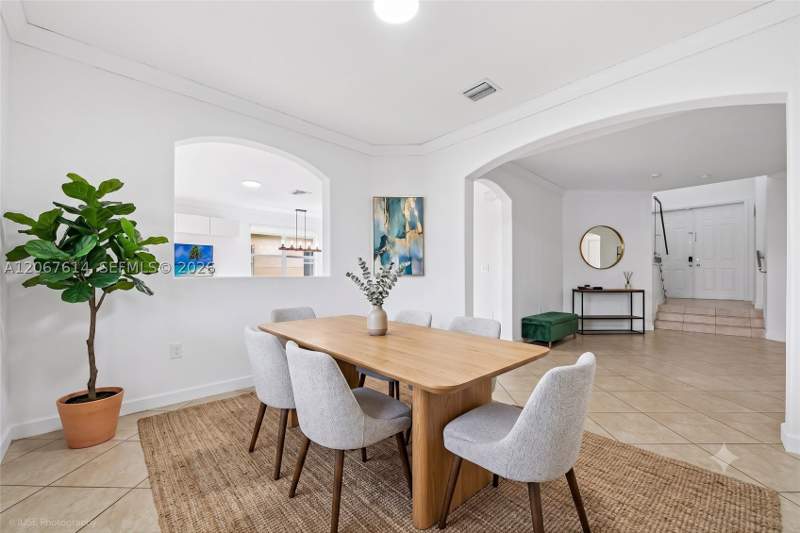 4 bedroom Townhouse at 8666 NW 109th Ct 8666, Islands At Doral Townhome, Doral — photo 3