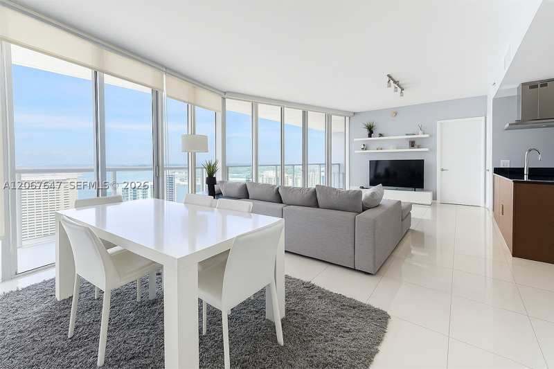 2 bedroom Condominium at 495 Brickell Ave 5104, Icon Brickell No Two, Miami — photo 1