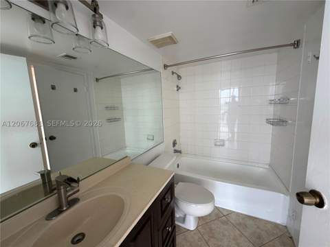 7601 E Treasure Dr 2007, North Bay Village FL - photo 7 of 20