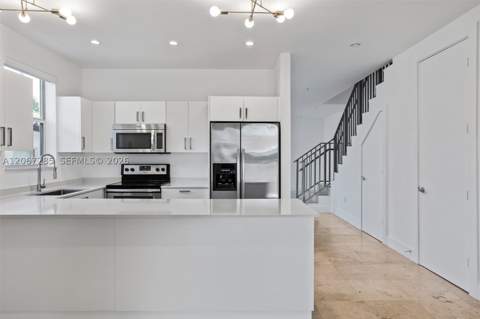 2784 SW 34th Ave, Miami FL - photo 13 of 49