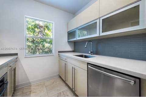 945 10th St 3, Miami Beach FL - photo 7 of 13