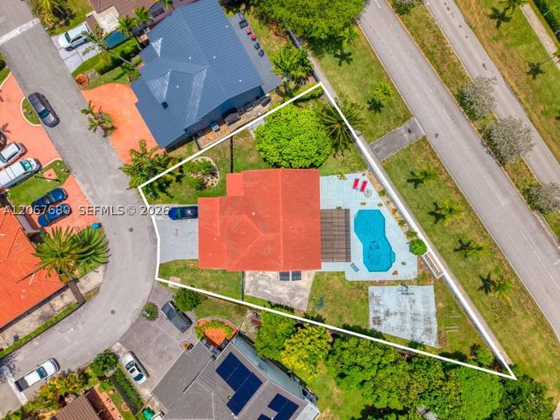 4 bedroom SingleFamilyResidence at 8611 SW 207th Ter, Centennial Sec 3, Cutler Bay — photo 2