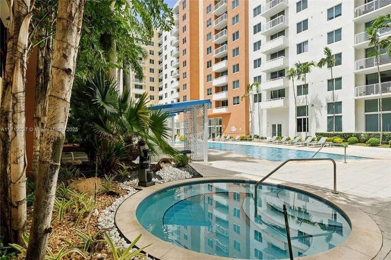 2 bedroom Condominium at 2775 NE 187th Street 325, Venture At Aventura West C, Miami — photo 2