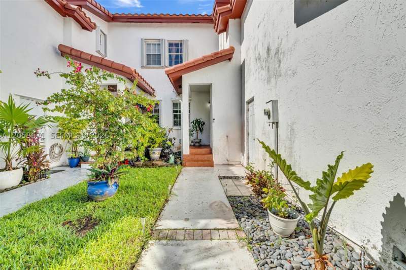 3 bedroom Townhouse at 8140 SW 209th St, Saga Bay Townhomes, Cutler Bay — photo 3