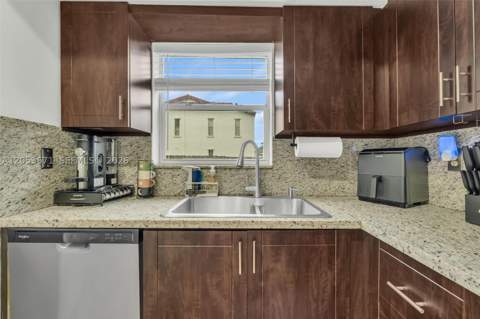 8140 SW 209th St, Cutler Bay FL - photo 6 of 38