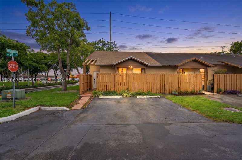 3 bedroom Villa at 6760 NW 186th Ter, Country Lake Manors Townh, Hialeah — photo 1