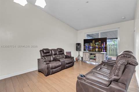 6760 NW 186th Ter, Hialeah FL - photo 10 of 34