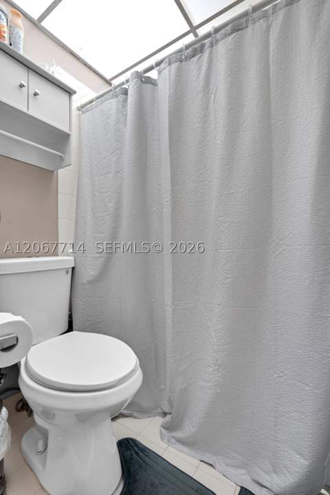 6760 NW 186th Ter, Hialeah FL - photo 16 of 34