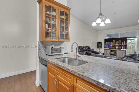 6760 NW 186th Ter, Hialeah FL - photo 8 of 34