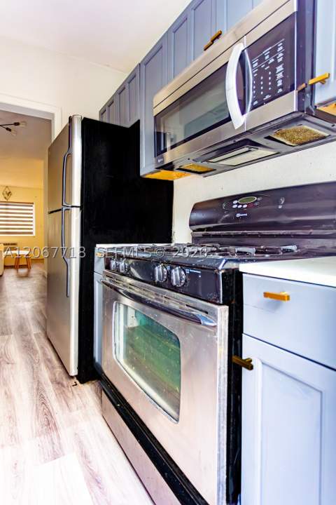 7720 Harding Ave 3, Miami Beach FL - photo 6 of 16