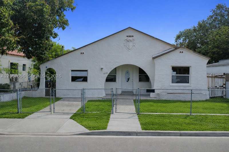 2 bedroom SingleFamilyResidence at 915 SW 9th Ct, Renno Sub, Miami — photo 1