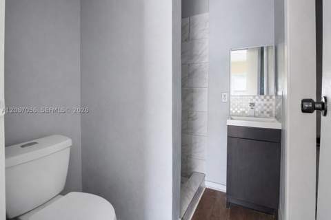 915 SW 9th Ct, Miami FL - photo 12 of 32