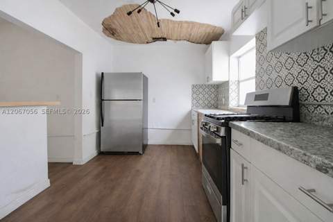 915 SW 9th Ct, Miami FL - photo 15 of 32