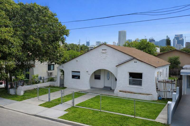 2 bedroom SingleFamilyResidence at 915 SW 9th Ct, Renno Sub, Miami — photo 4