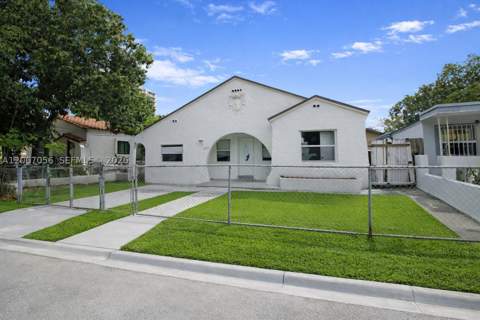 915 SW 9th Ct, Miami FL - photo 6 of 32