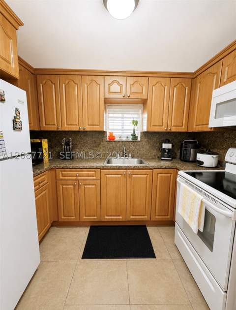 5611 W 25th Ct 8A, Hialeah FL - photo 8 of 16