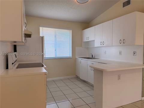 8019 Lake Dr 202, Doral FL - photo 6 of 13