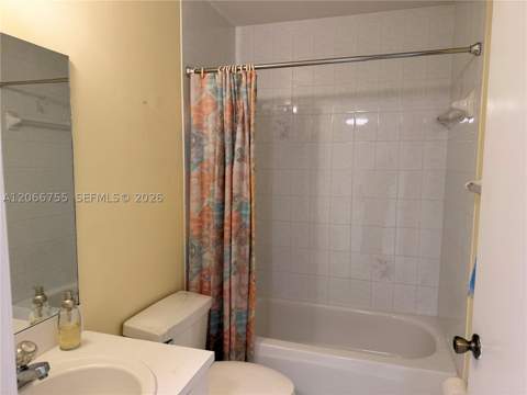 8019 Lake Dr 202, Doral FL - photo 9 of 13