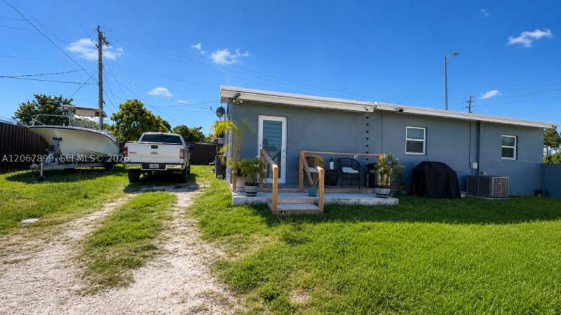 4 bedroom SingleFamilyResidence at 12400 SW 184th St, So Miami Heights Addn D, Miami — photo 3