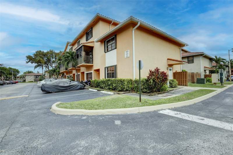 2 bedroom Townhouse at 9874 Hammocks Blvd 108-49, Banyan Tree Condo #11, Miami — photo 4