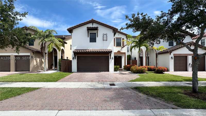 4 bedroom SingleFamilyResidence at 10235 NW 87th Ter, Grand Bay North, Doral — photo 1