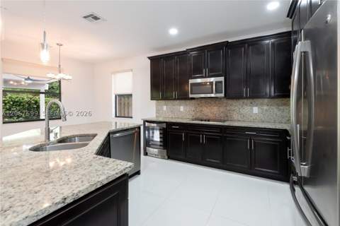10235 NW 87th Ter, Doral FL - photo 15 of 83